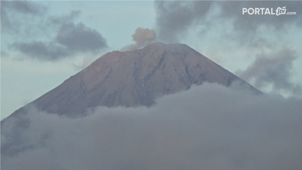 Aktivitas Gunung Semeru Pasca Keluarkan Lava Pijar