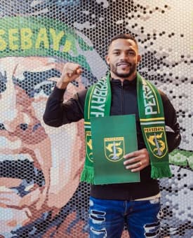Striker Paulo Victor Resmi Berseragam Bajul Ijo