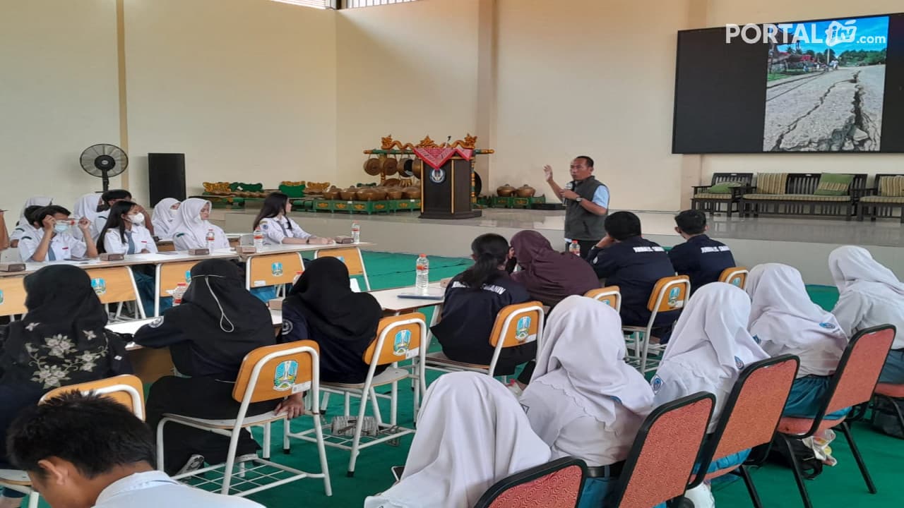 Ratusan Siswa SMAN 4 Sidoarjo Antusias Belajar Jurnalistik Bareng PWI