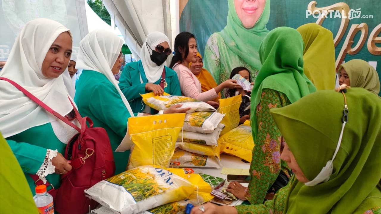 Puncak Satu Abad NU, Muslimat NU dan Pemprov Jatim Gelar Operasi Beras Murah