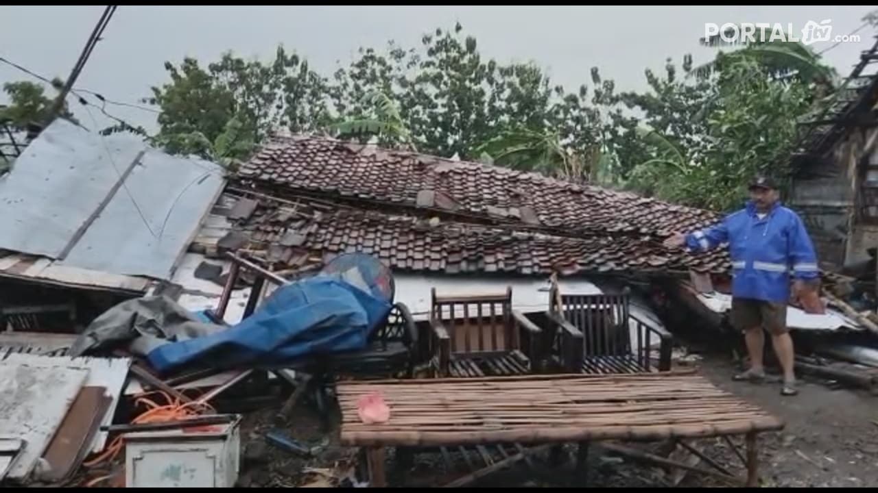 Angin Kencang di Jombang Robohkan Rumah Warga
