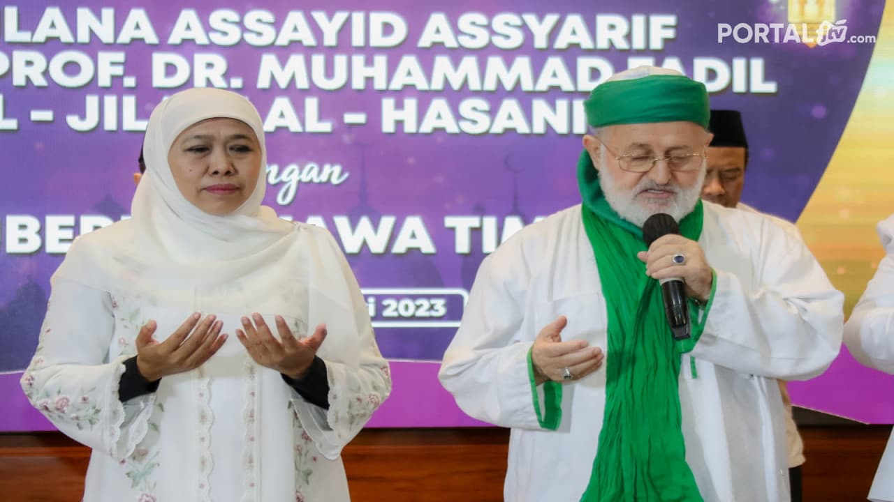 Ulama Besar Syeikh Fadhil ‘Angkat’ Gubernur Khofifah Saudara Dunia Akhirat dan Hadiahkan 6 Jilid Kitab Tafsir