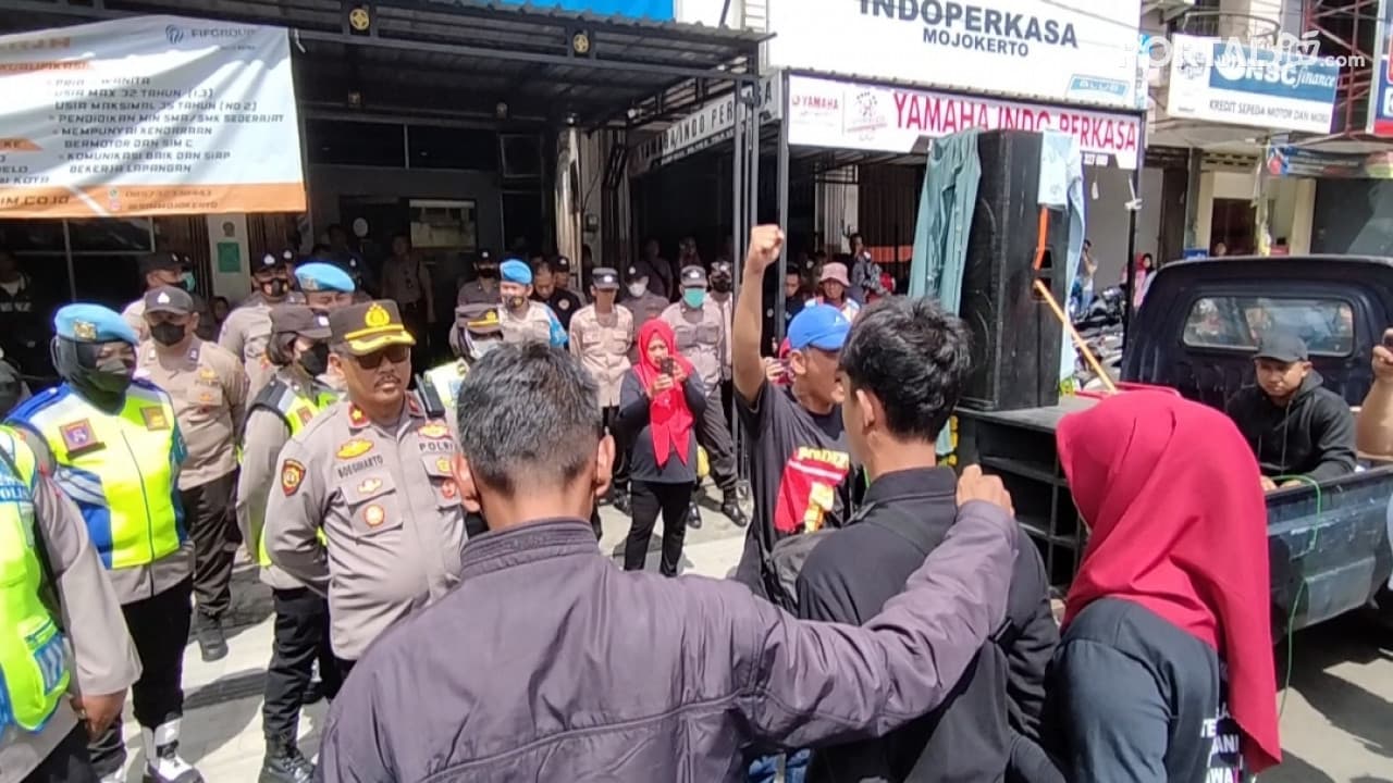 Tak Terima Motor Ditarik Debt Collector, Puluhan Warga Geruduk Kantor FIF