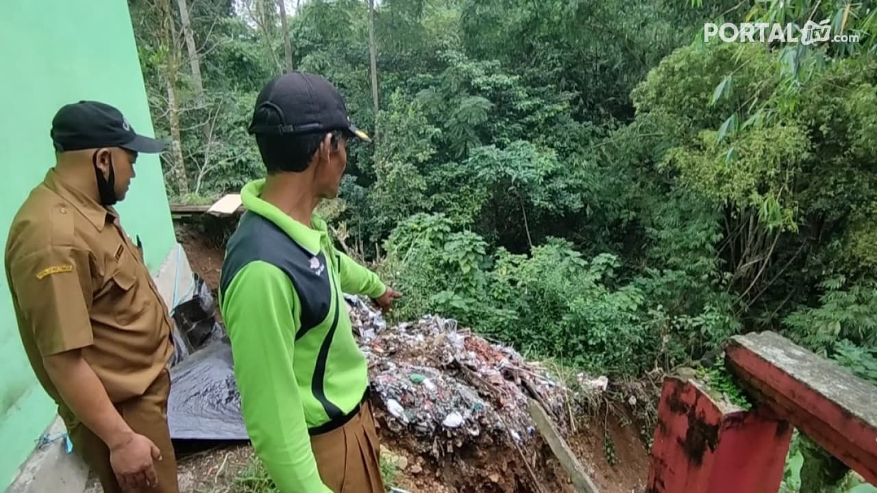 Diterjang Longsor, Bangunan SDN di Mojokerto Nyaris Ambrol 