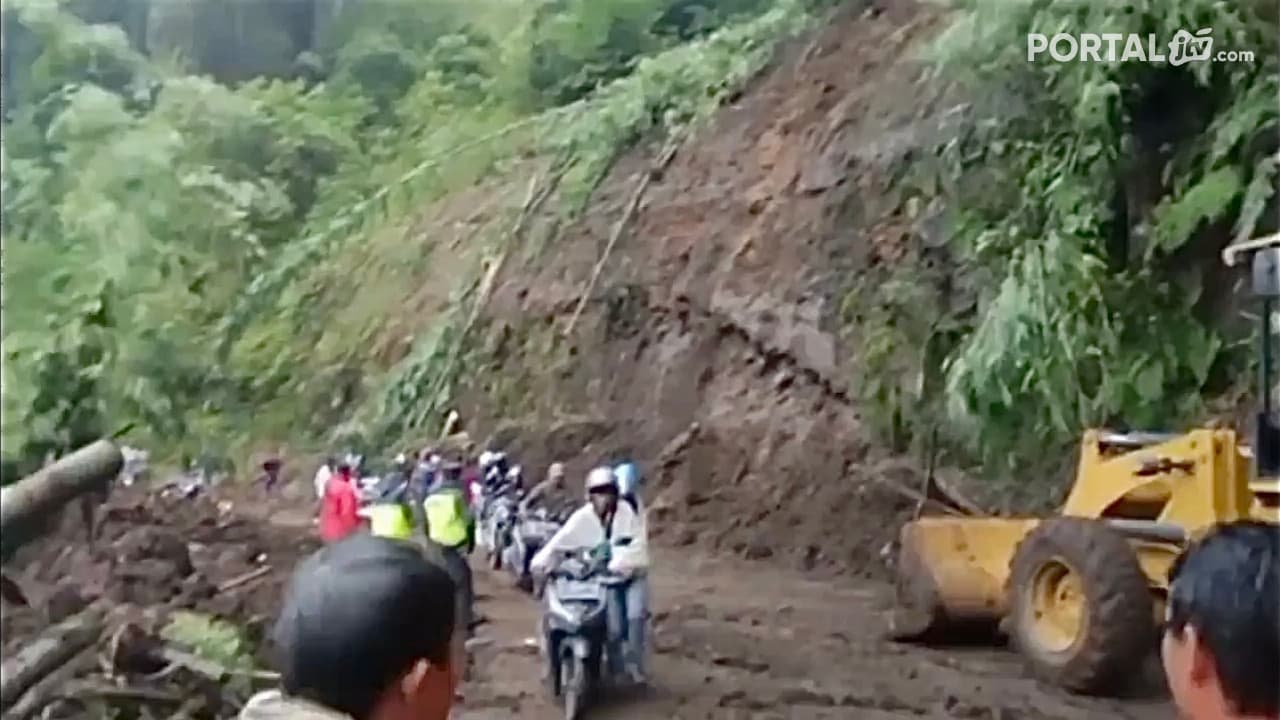 Jalur Malang-Kediri Kembali Lumpuh Akibat Longsor