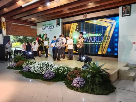 Ketum KONI Kabupaten Sidoarjo Dapatkan Penghargaan Tokoh Penggerak Prestasi Olah Raga 