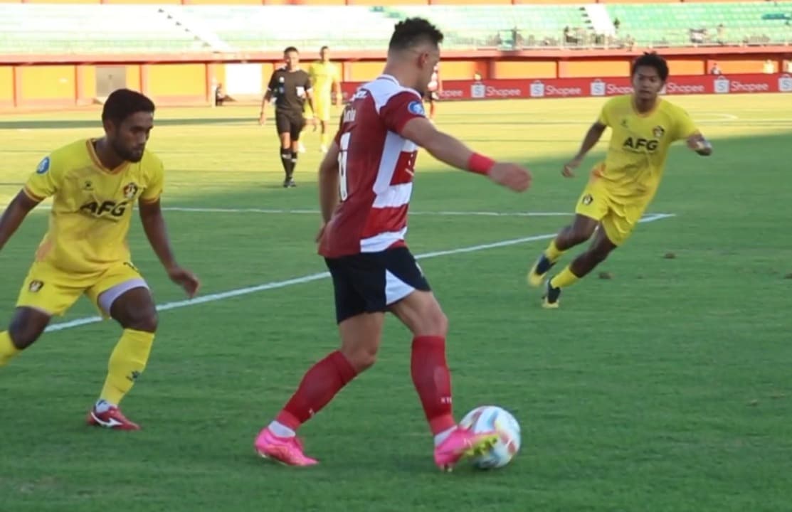 Madura United Kalahkan Persik di Laga Derby Jatim