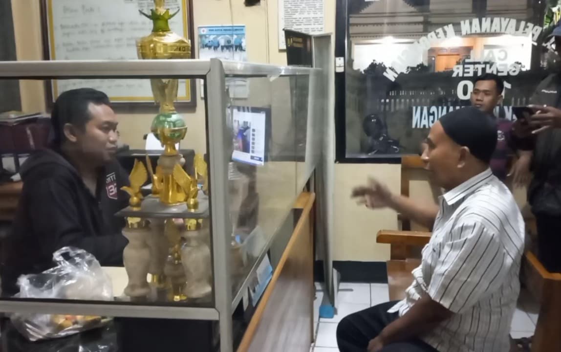 Sopir Taksi Online Dibegal, Pelaku Siram Cairan ke Wajah Korban