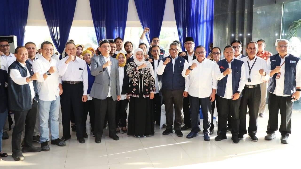 Resmikan Wall Raising Plaza Airlangga, Gubernur Khofifah Optimis Akan Jadi Pusat Kegiatan Lima Pilar Pentahelix