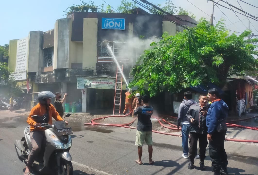 Laundry di Seberang Pasar Kapasan Surabaya Terbakar Portal JTV