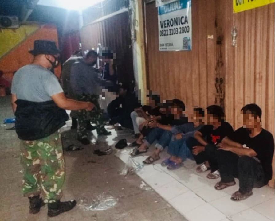 Kedapatan Pesta Miras Oplosan, 9 Remaja Diamankan Satpol PP Surabaya