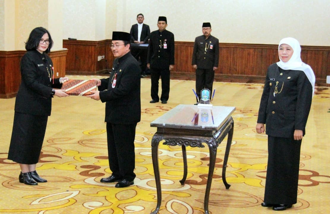 Prof. Cita Dilantik Sebagai Dirut RSUD Dr Soetomo, Gubernur Khofifah: Terima Kasih Prof Joni