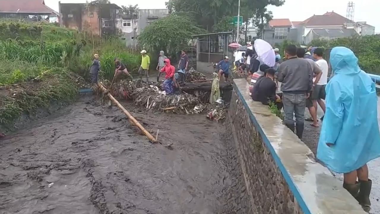 Sungai Paron Meluap, Banjir Bandang Terjang Kota Batu