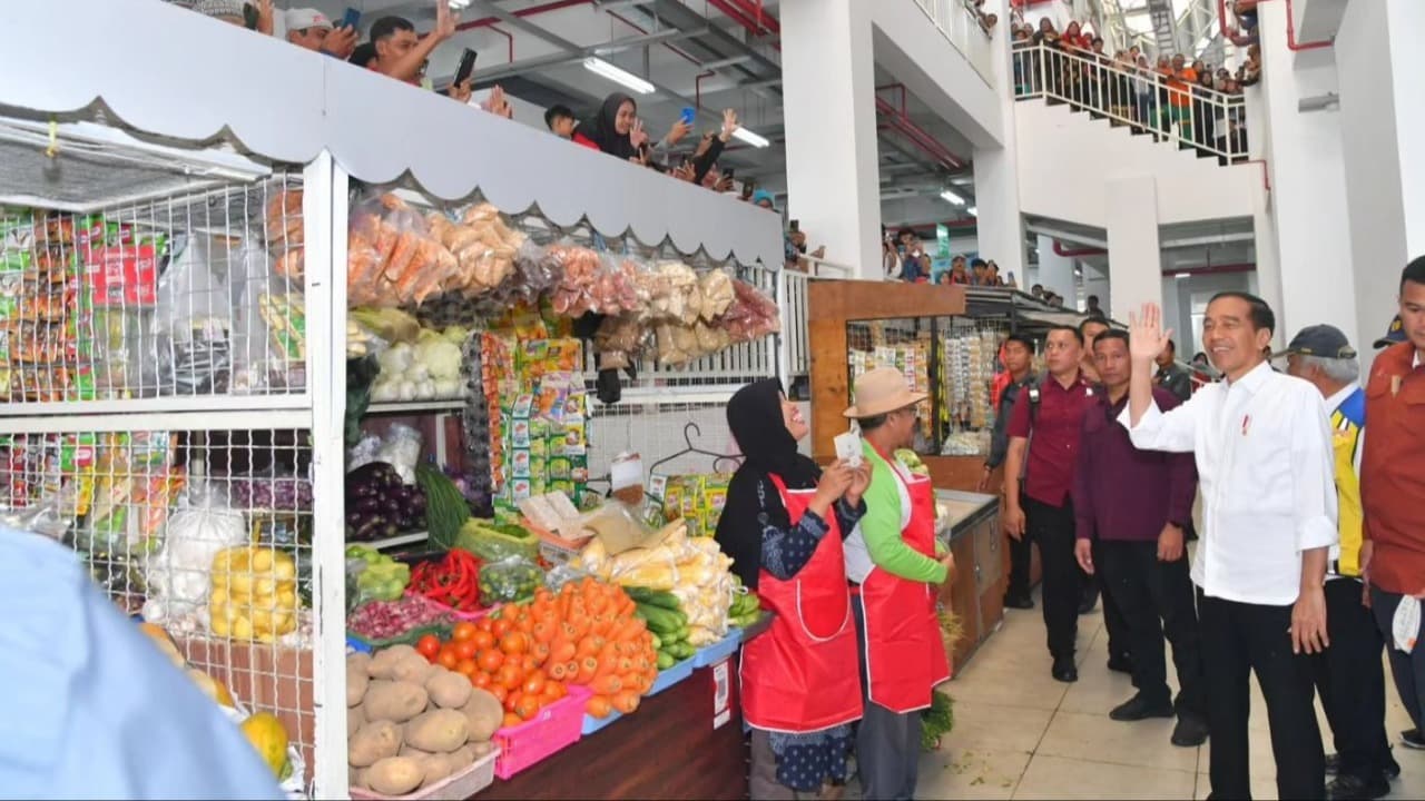 Resmikan Pasar Among Tani Kota Batu, Presiden Jokowi: Kios-Kios Tertata Rapi