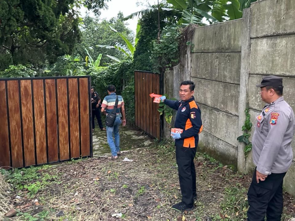Bayi Berumur Sehari Ditemukan di Gereja, Diduga Dilempar dari Jalan Raya