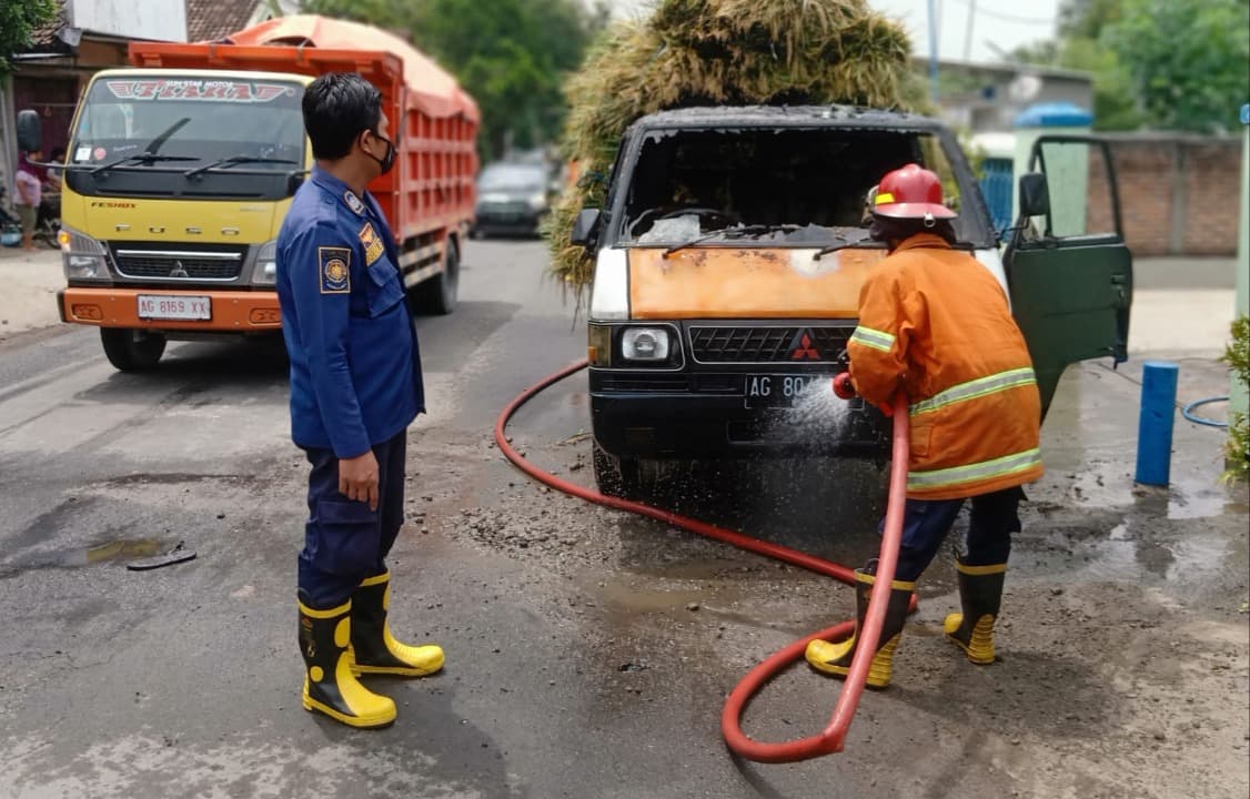 Diduga Korsleting Listrik, Mobil L300 Muatan Padi Terbakar