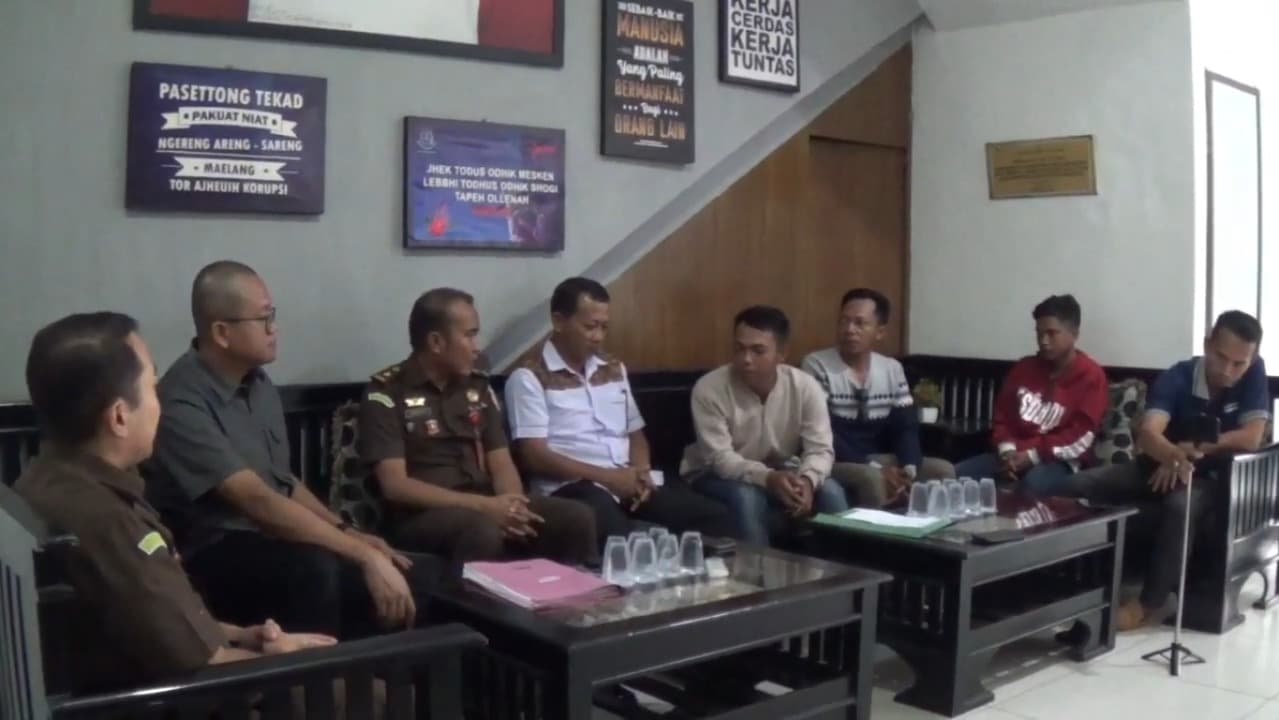 Tolak Restorative Justice, Keluarga Korban Pengeroyokan Datangi Kejari Sampang