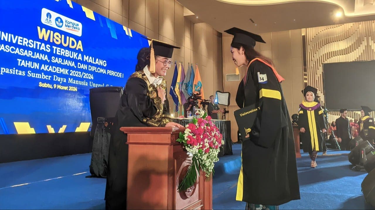 1.522 Mahasiswa Universitas Terbuka Diwisuda, Pj Gubernur Jatim: UT Pelopor Pembelajaran Jarak Jauh