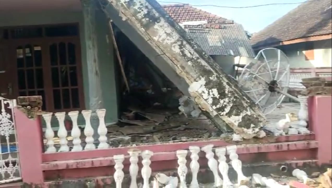 69 Rumah, 5 Kantor Desa dan 4 Rumah Sakit Rusak Dampak Gempa Bawean