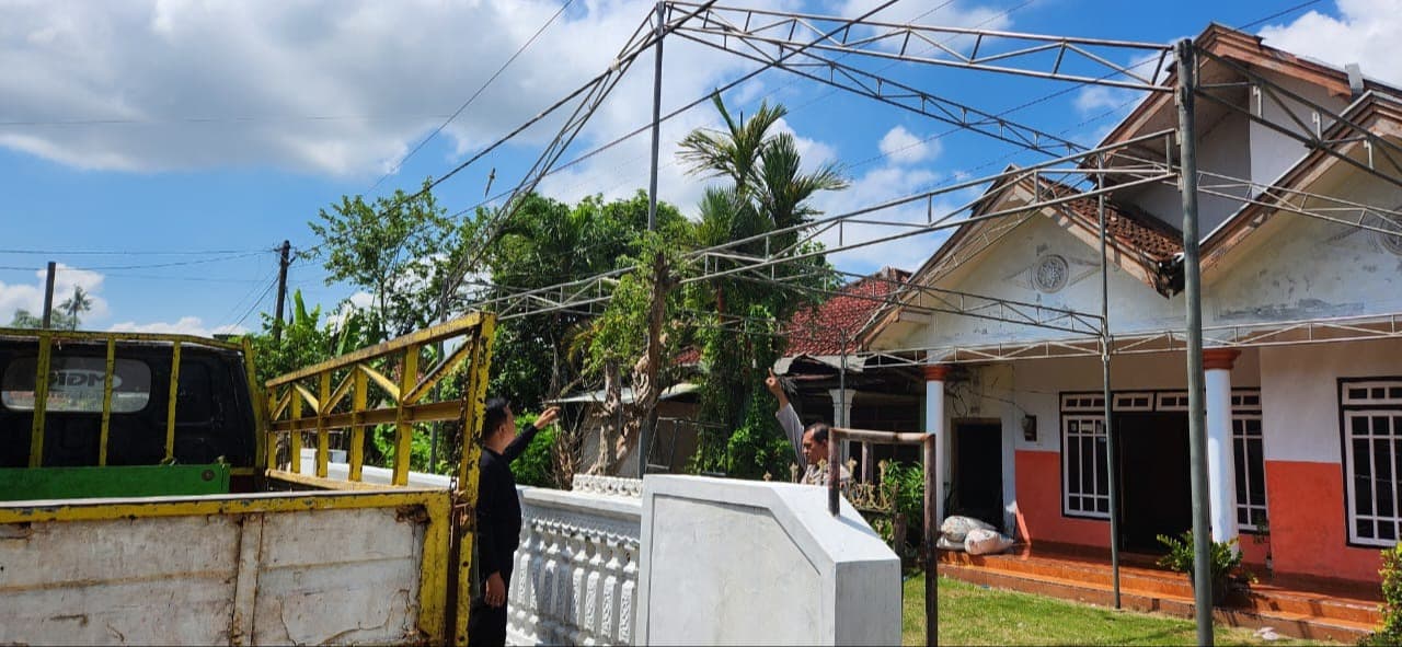 Pasang Tenda Halalbihalal, Pria di Jember Tewas Tersengat Listrik