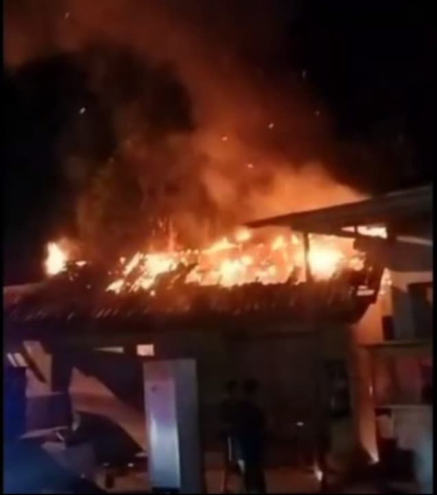 Diduga Korsleting Listrik, Toko dan Servis Elektronik di Pamekasan Terbakar
