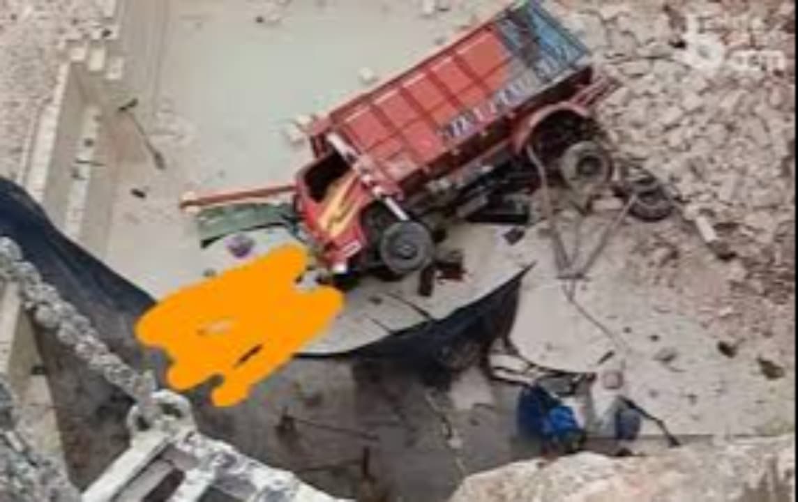 Truk Jatuh dari Ketinggian 50 M di Tambang Batu Kapur Tuban, Sopir Tewas