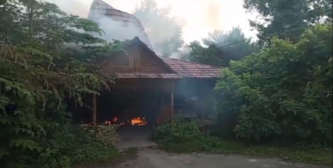 Korsleting Listrik, Rumah Makan Milik Ketua KPU Bangkalan Terbakar