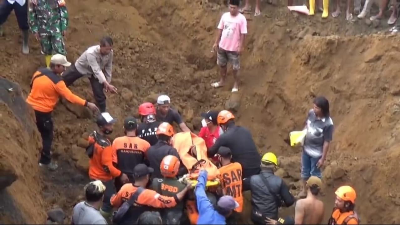 Satu Korban Tebing Longsor Pronojiwo Ditemukan Tewas di Dekat Truk