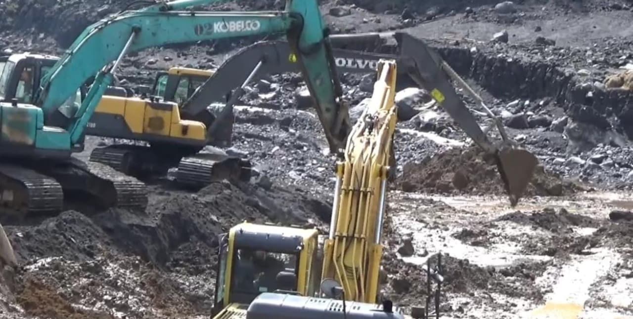 Pencarian Korban Longsor di Lumajang Terkendala Medan Berbahaya