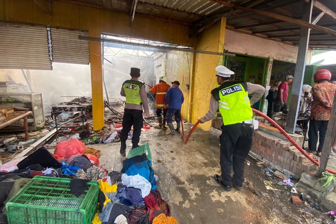 Lupa Matikan Kompor, Laundry di Mojokerto Ludes Terbakar