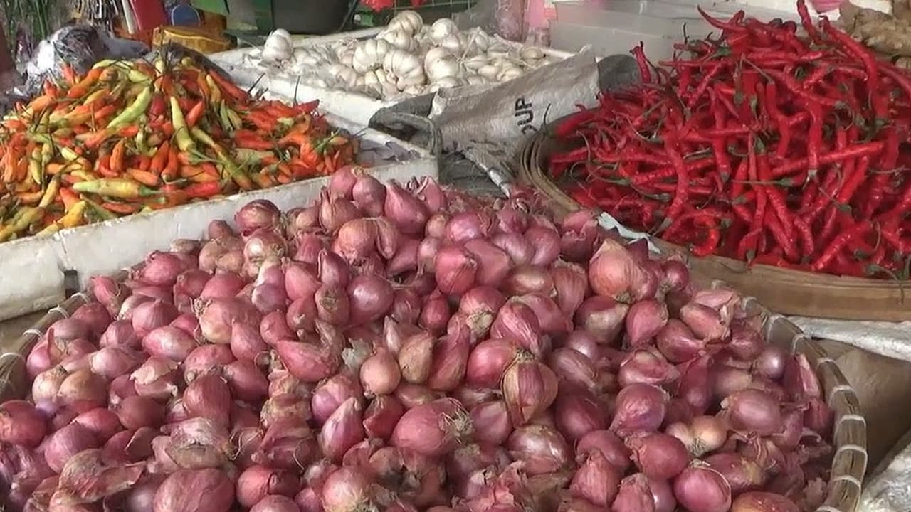 Harga Bumbu Dapur Melonjak di Tuban: Pedagang Keluhkan Minimnya Stok dari Petani