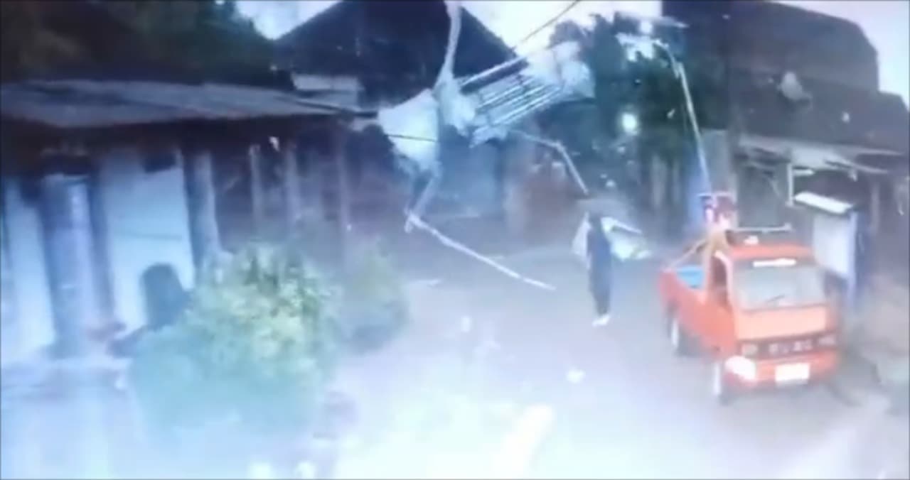 Puluhan Rumah di Kediri Rusak Diterjang Angin Kencang, Warga Terpaksa Mengungsi