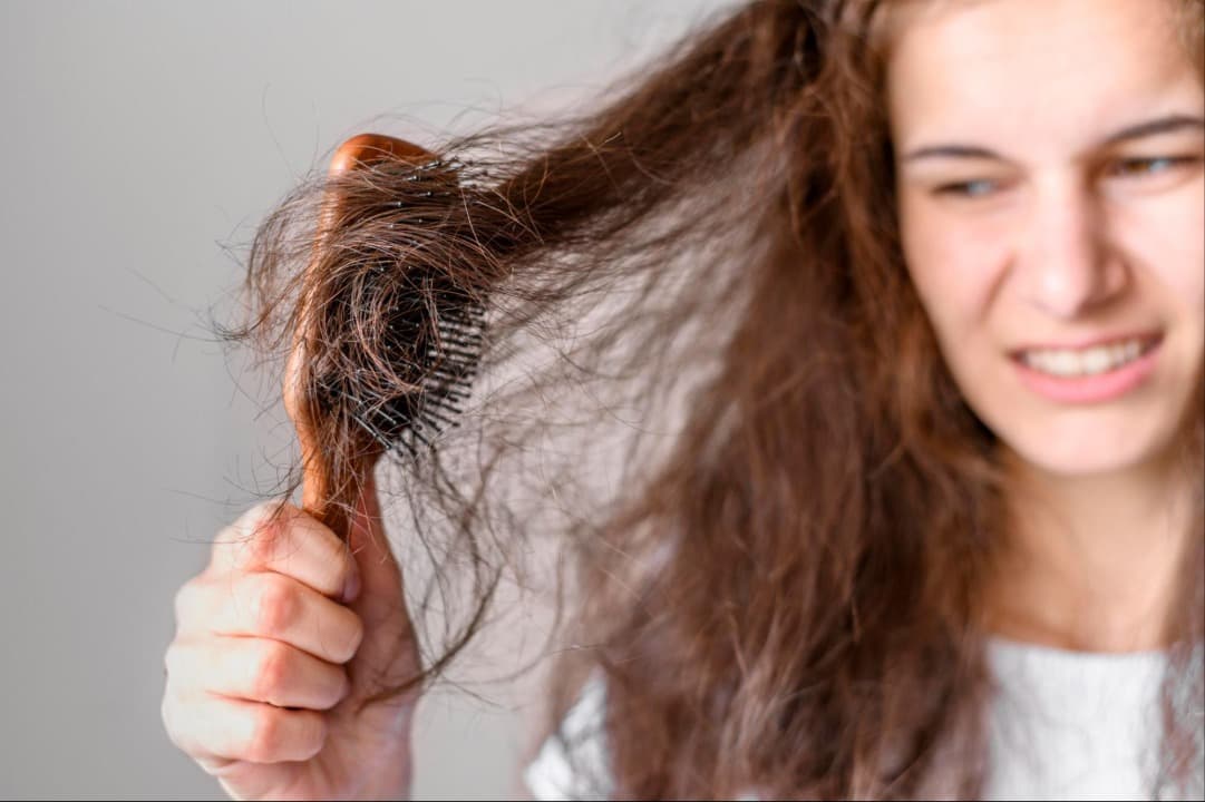 6 Kebiasaan Sehari-hari yang Tanpa Disadari Dapat Merusak Rambut