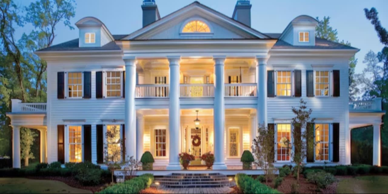 Melihat McMansion sebagai Cermin Konsumerisme Modern