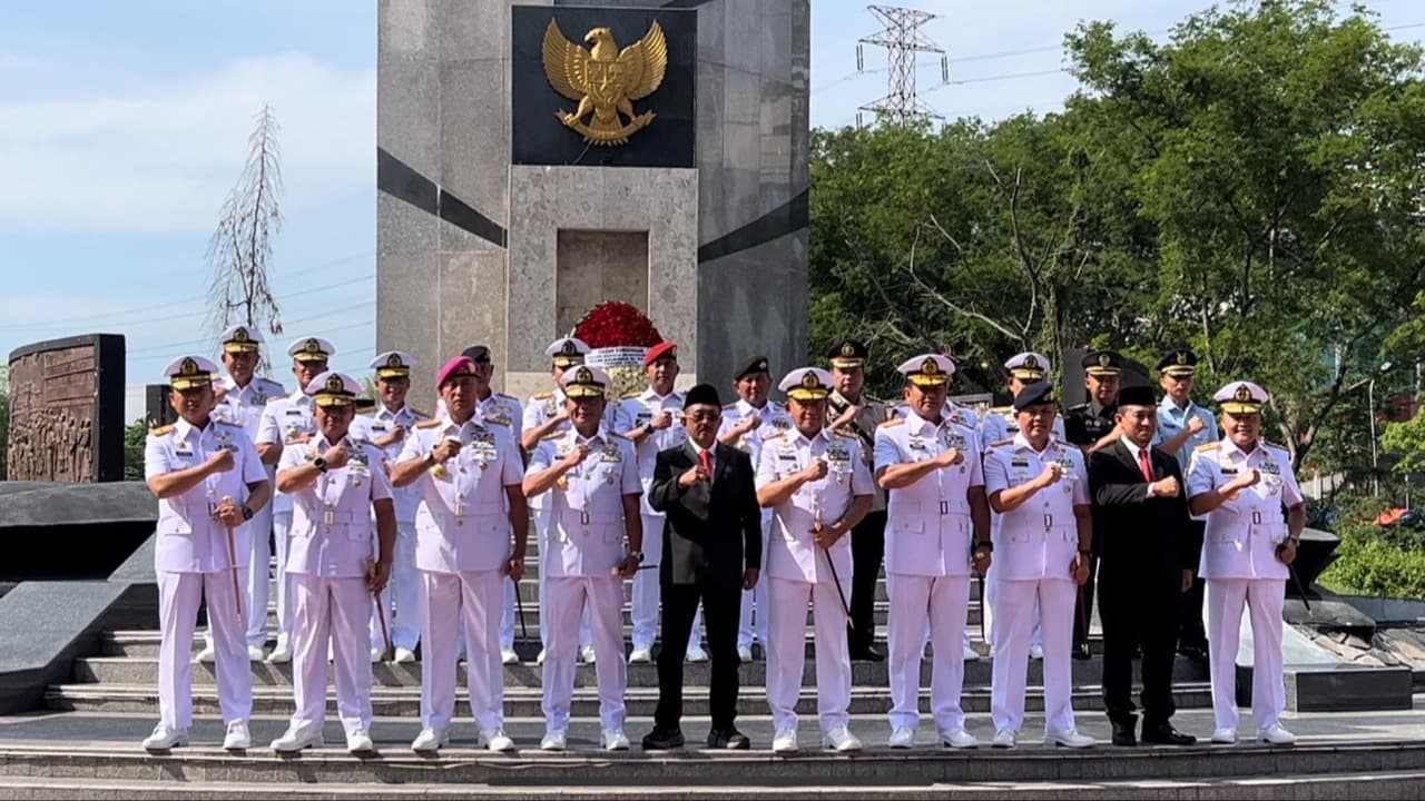 Sambut Hari Armada RI ke-79, Koarmada II Ziarah Makam Pahlawan