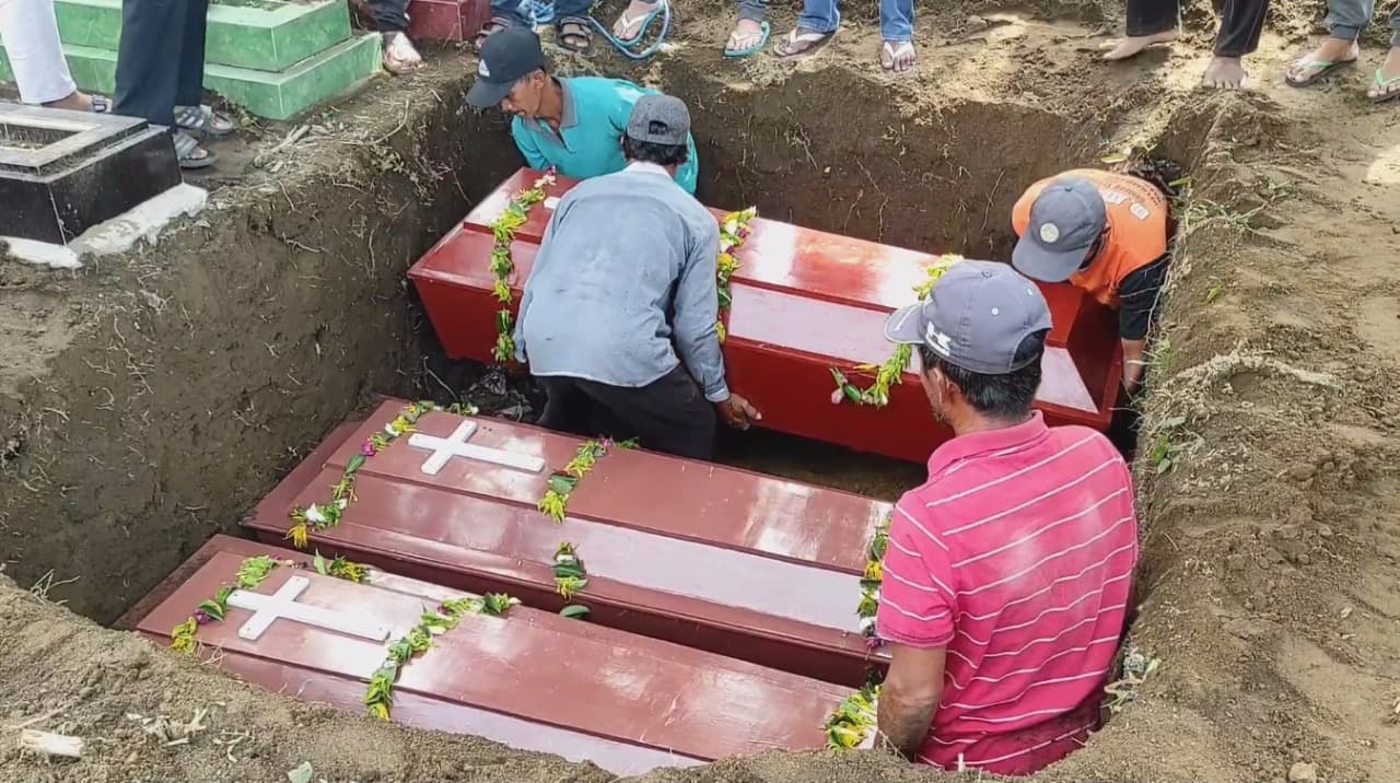 Jenazah Korban Pembunuhan Dimakamkan di Desa Pandantoyo Kediri