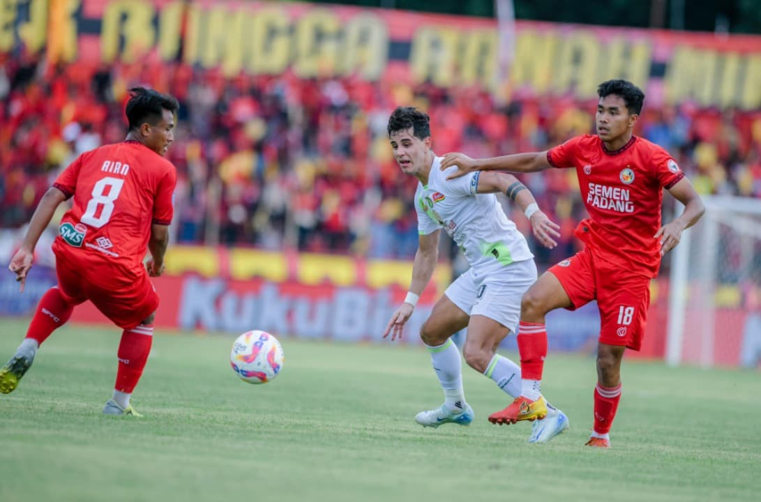 Paul Munster Minta PSSI Investigasi Laga Semen Padang vs Persebaya