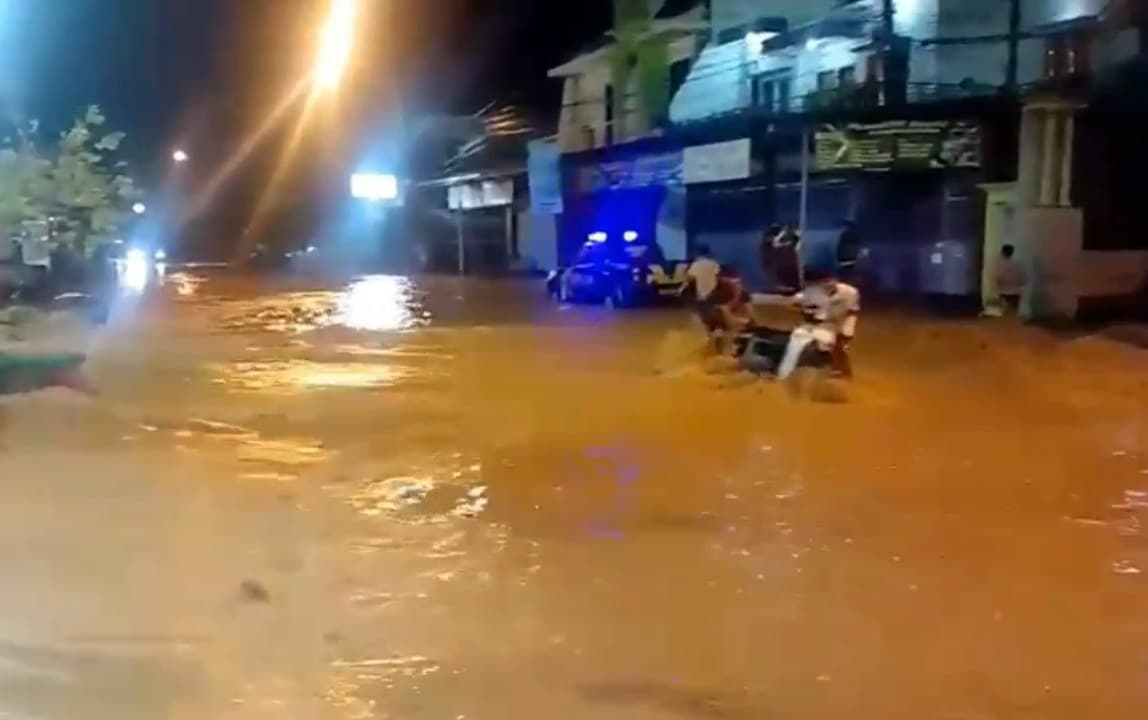 Hujan Deras Sebabkan Banjir Bandang di Tuban, Tujuh Kecamatan Terendam
