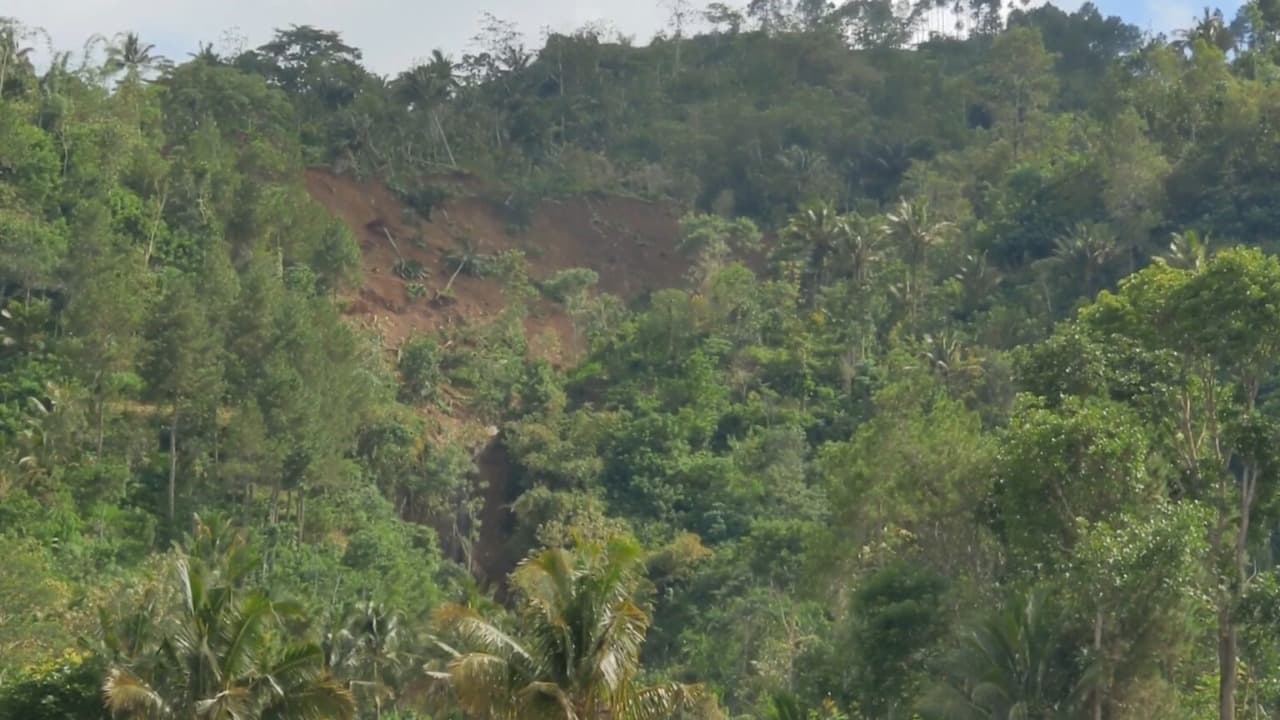 Bencana Tanah Gerak Melanda Desa Ngrandu, Suruh, Trenggalek, Kian Parah