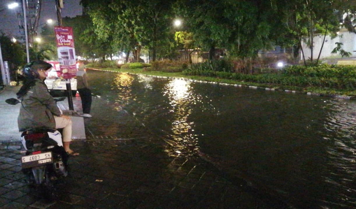 Diguyur Hujan Lebat, Sejumlah Kawasan di Surabaya-Sidoarjo Terendam Banjir