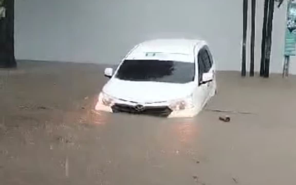 3 Kecamatan di Jember Terendam Banjir, Satu Mobil Terseret Arus