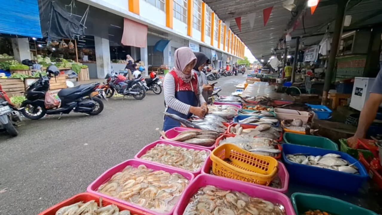 Cuaca Buruk, Harga Ikan Laut Di Pasar Setono Betek Kota Kediri Naik