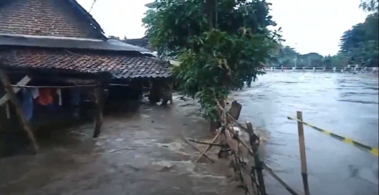 Tanggul Sungai Welang Jebol, Ratusan Rumah di Pasuruan Terendam Banjir