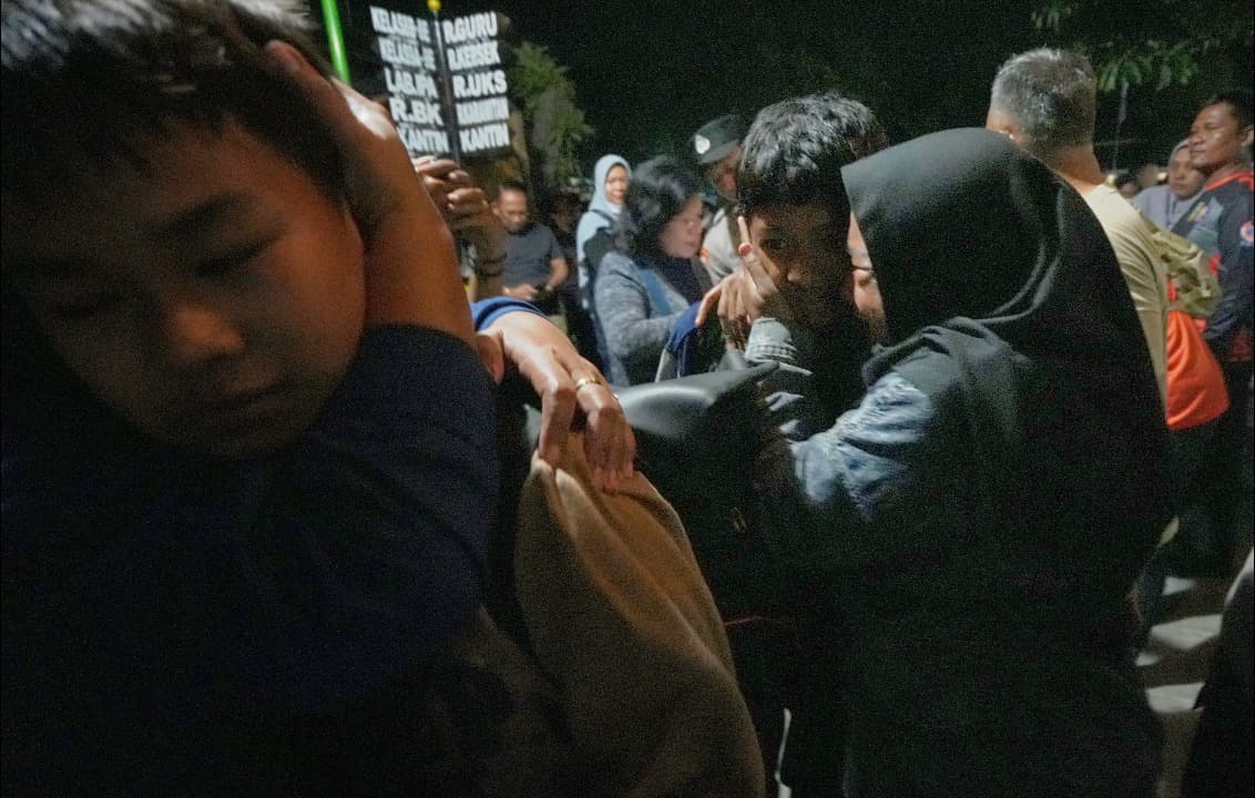 Tiba di Sekolah, Siswa SMP 7 Mojokerto Disambut Isak Tangis Guru dan Orangtua