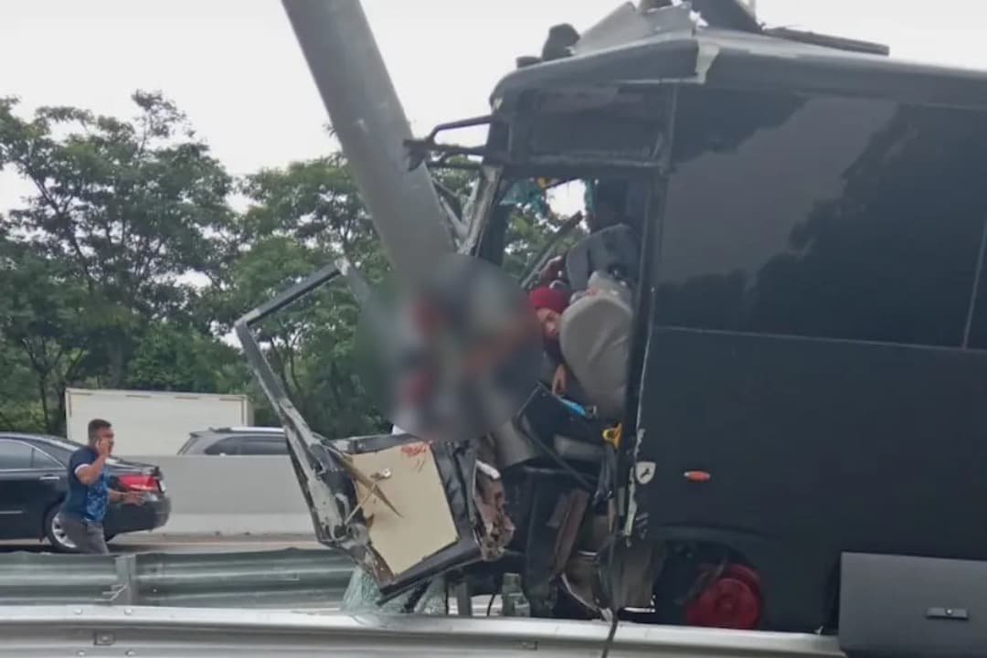 Rombongan Siswa SMAN 1 Porong Hendak Foto Kelulusan di Malang