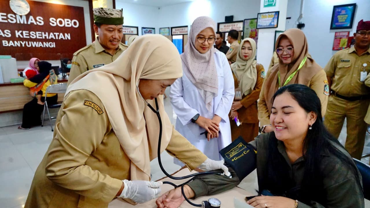 Resmi di Mulai, Bupati Banyuwangi Tinjau Cek Kesehatan Gratis