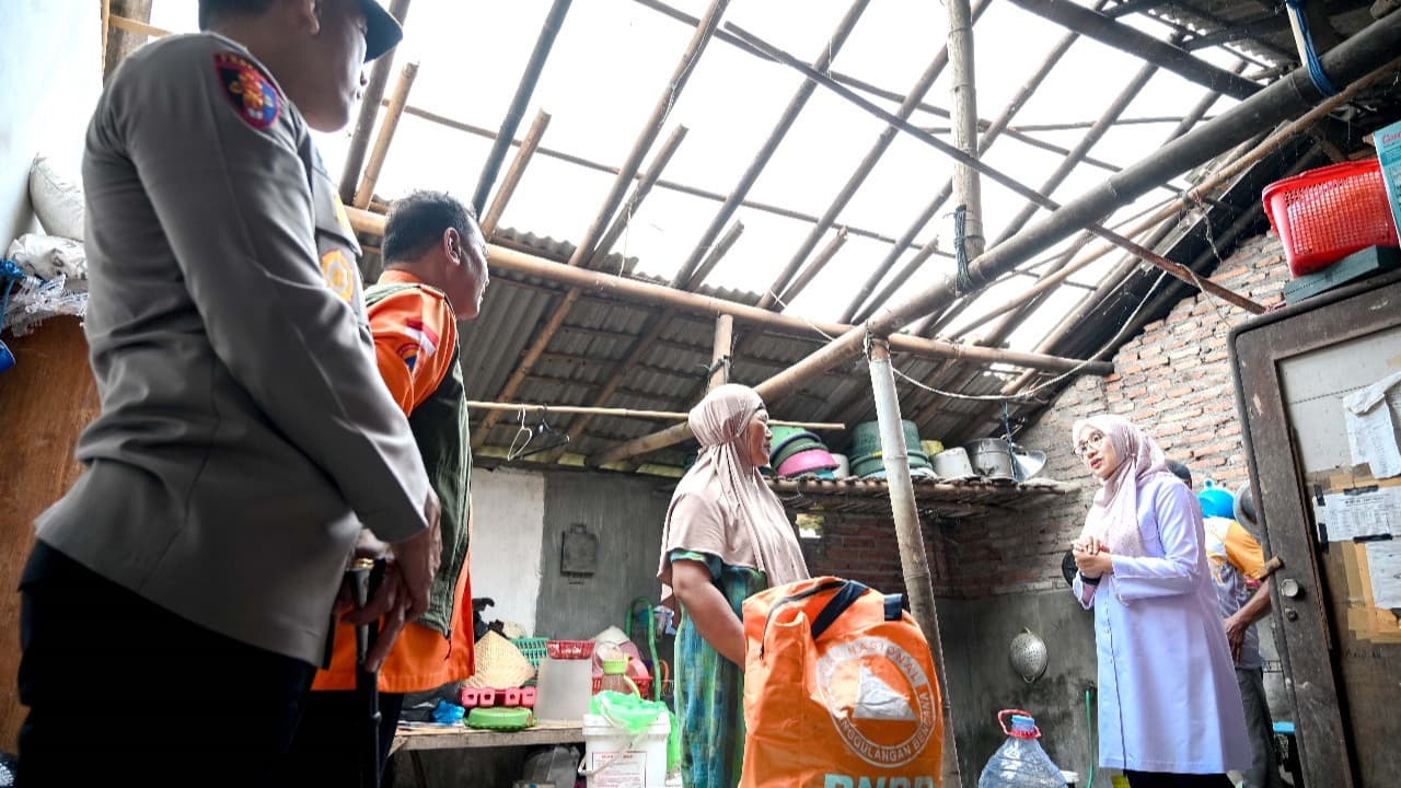 Warga Terdampak Bencana Hidrometeorologi, Dapat Bantuan dari Bupati Banyuwangi