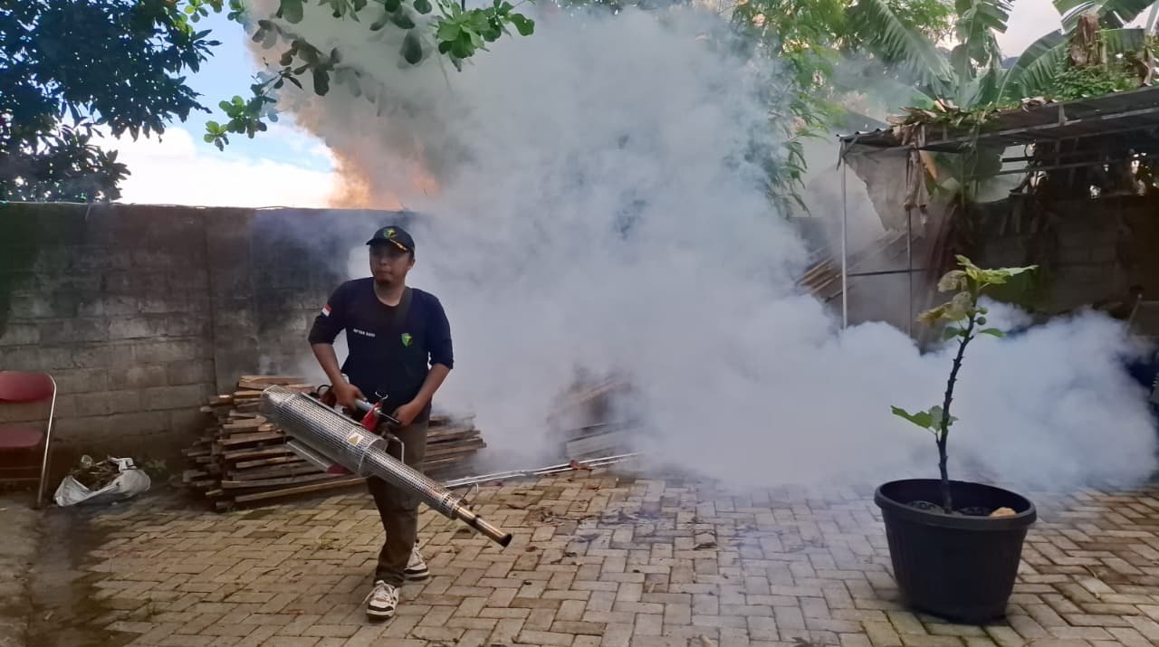 Cegah Merebaknya DBD, Fasilitas Kepolisian di Fogging