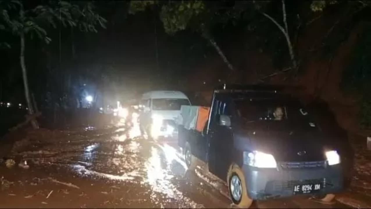 Sempat Tertutup Longsor, Jalur Pacitan-Ponorogo Kembali Dibuka
