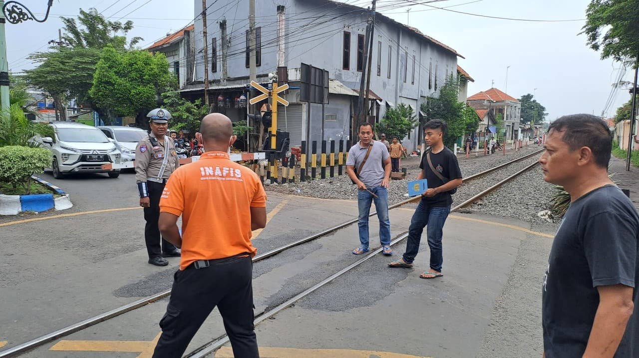 Pemotor Tabrakkan Diri ke Kereta Api, Polisi Probolinggo Bakal Periksa Mantan Istri
